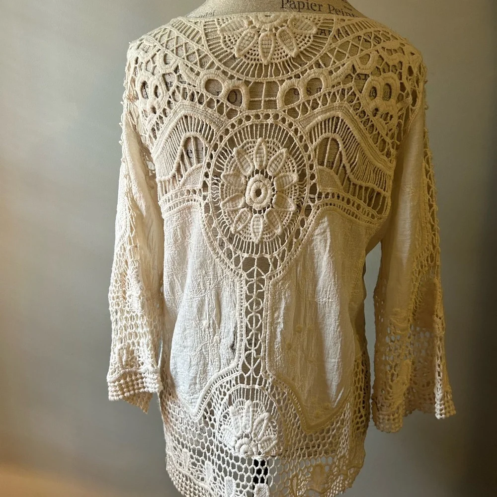 NWOT crochet trim ivory linen top. 3/4 sleeves. Never worn. Pet/Smoke free home - Picture 2 of 3